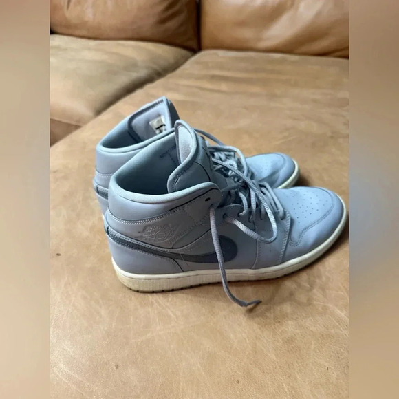 Jordan 1 Mid Wolf Gray Cool Men’s Size 10 Athletic Basketball Sneaker - Picture 6 of 11